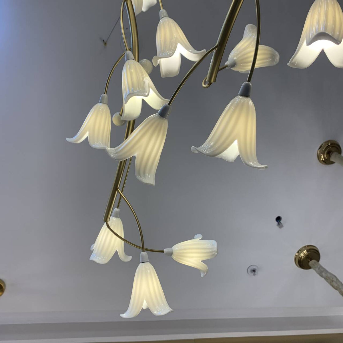 Modern Brass Branch Ceramics Flower Chandelier for Stylish Living Room Hotel and Restaurant - Zelno Lighting