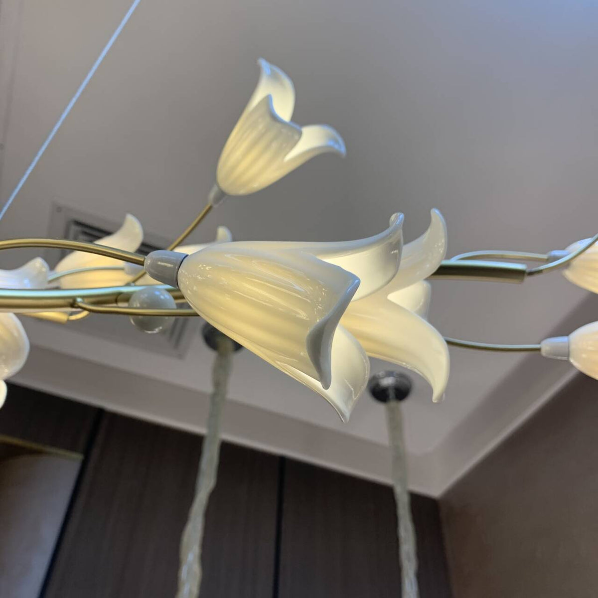 Modern Brass Branch Ceramics Flower Chandelier for Stylish Living Room Hotel and Restaurant - Zelno Lighting