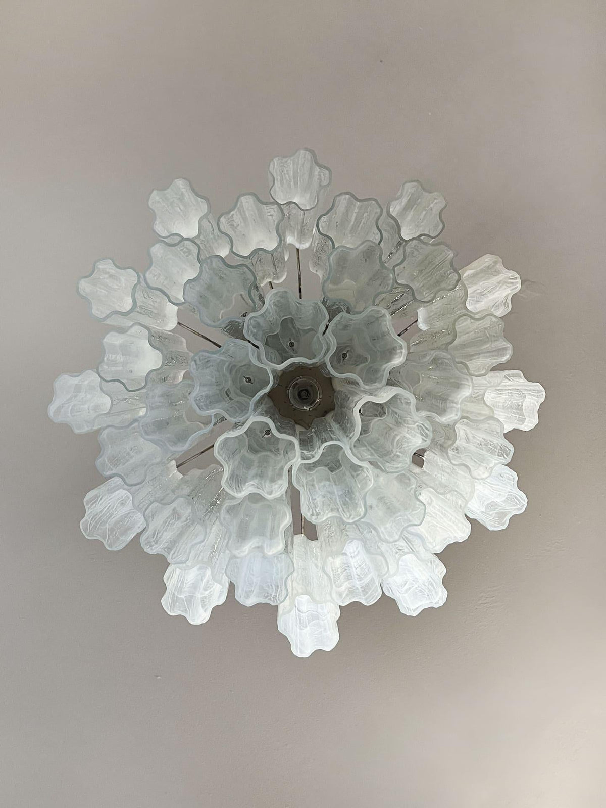 Murano Chandelier – 36 tubes – Alabaster white - Zelno Lighting