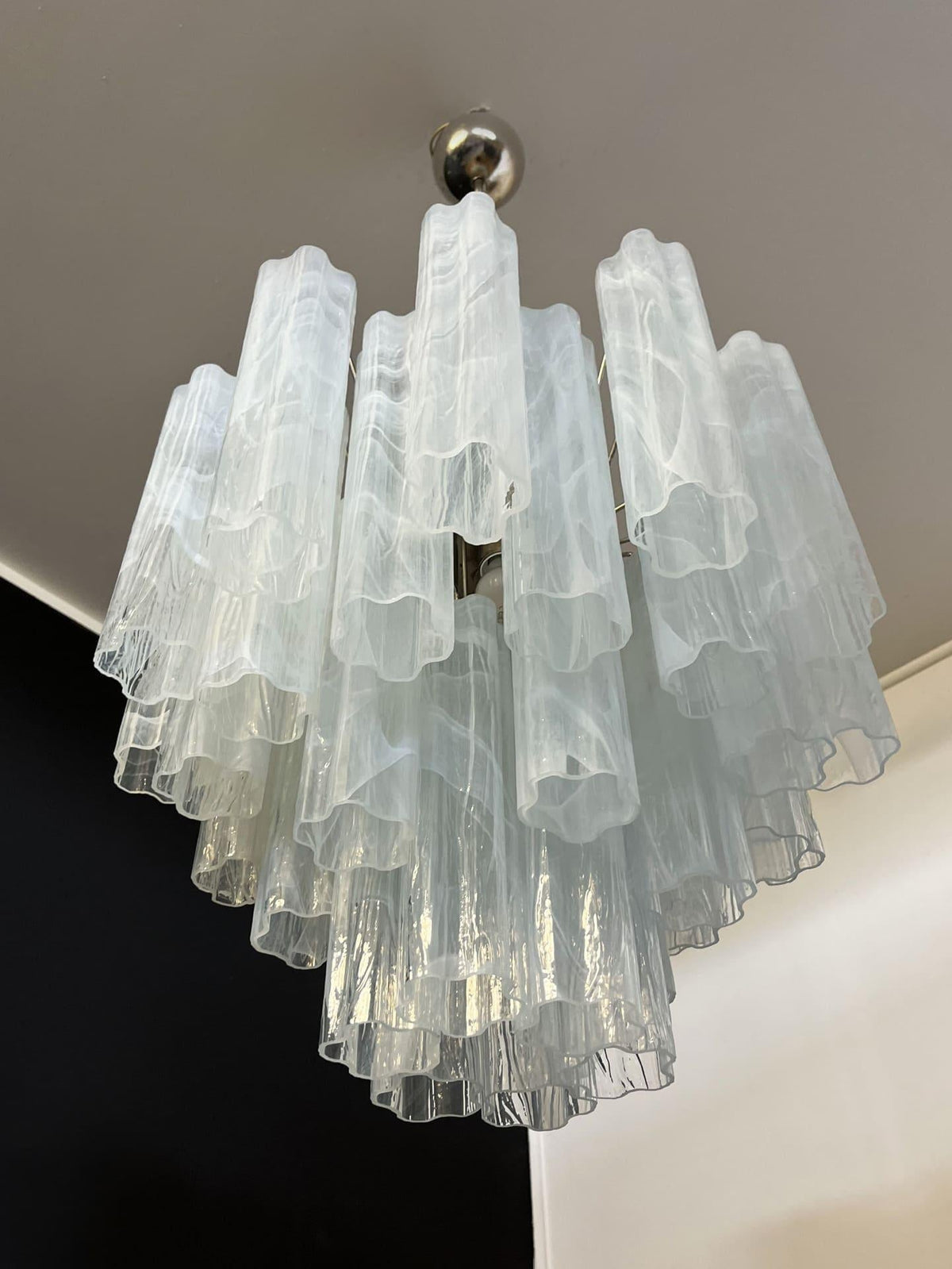 Murano Chandelier – 36 tubes – Alabaster white - Zelno Lighting