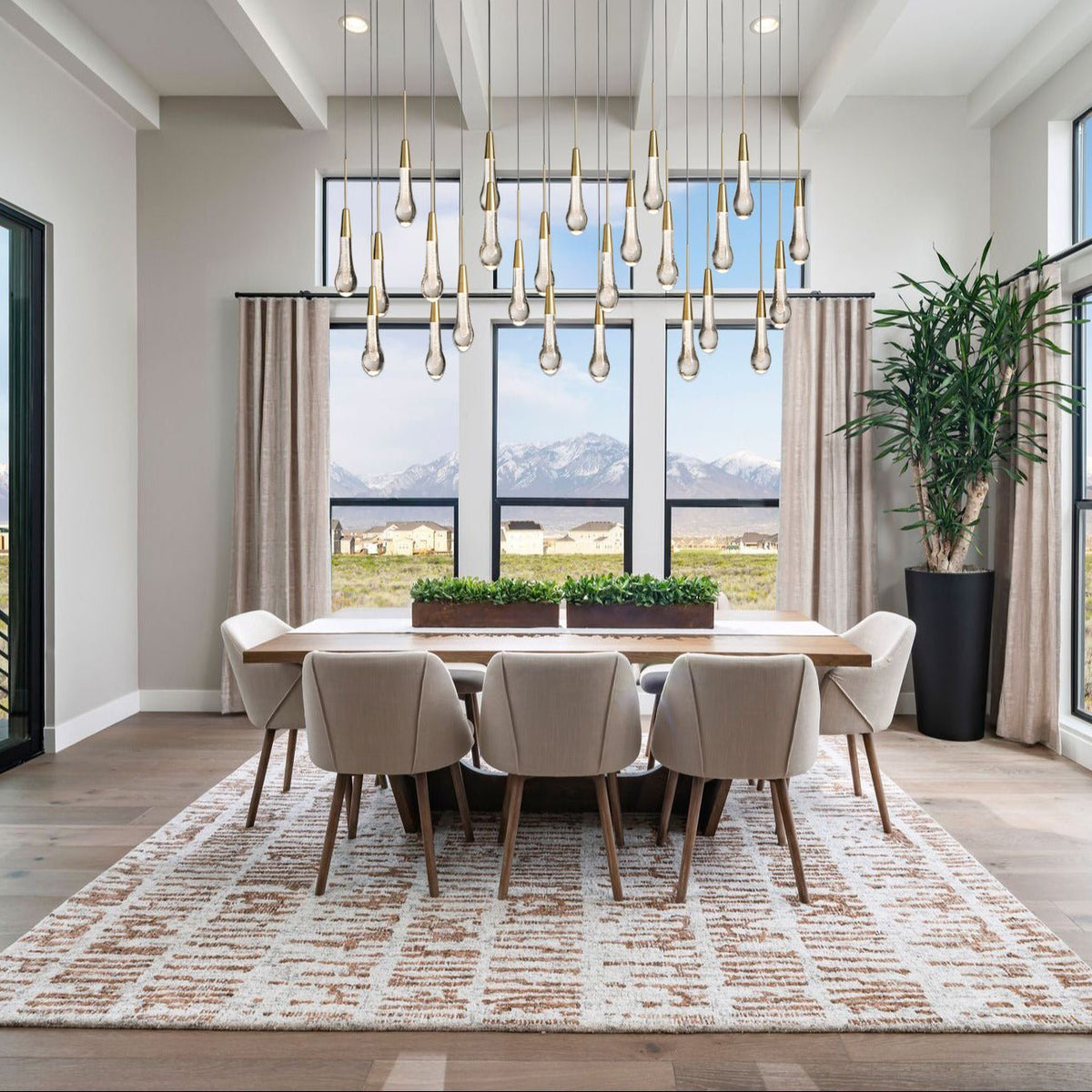 Soltaire Linear Chandelier - Zelno Lighting