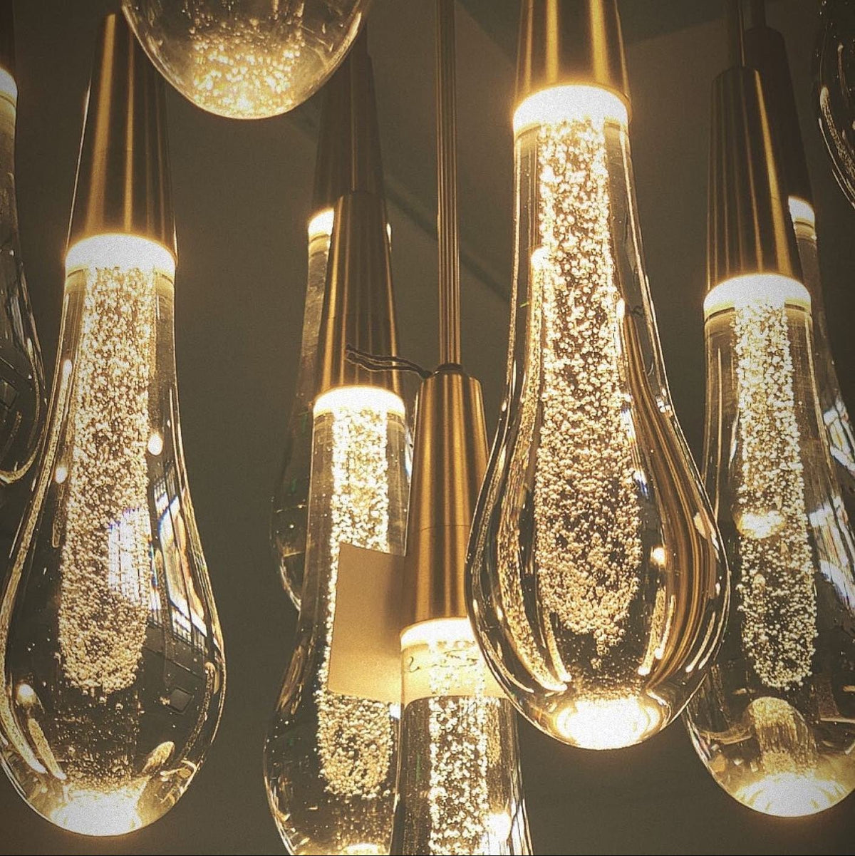 Soltaire Linear Chandelier - Zelno Lighting