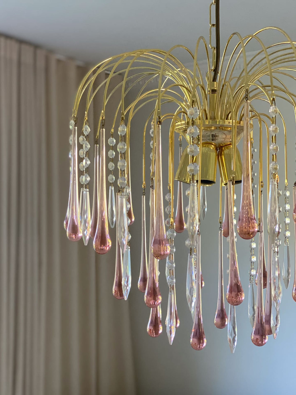 Vintage – Murano Teardrops Chandelier – 70s – Pink prisms - Zelno Lighting