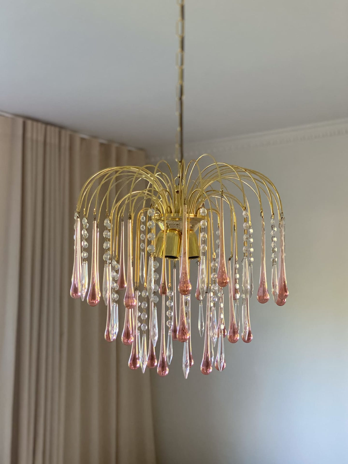 Vintage – Murano Teardrops Chandelier – 70s – Pink prisms - Zelno Lighting