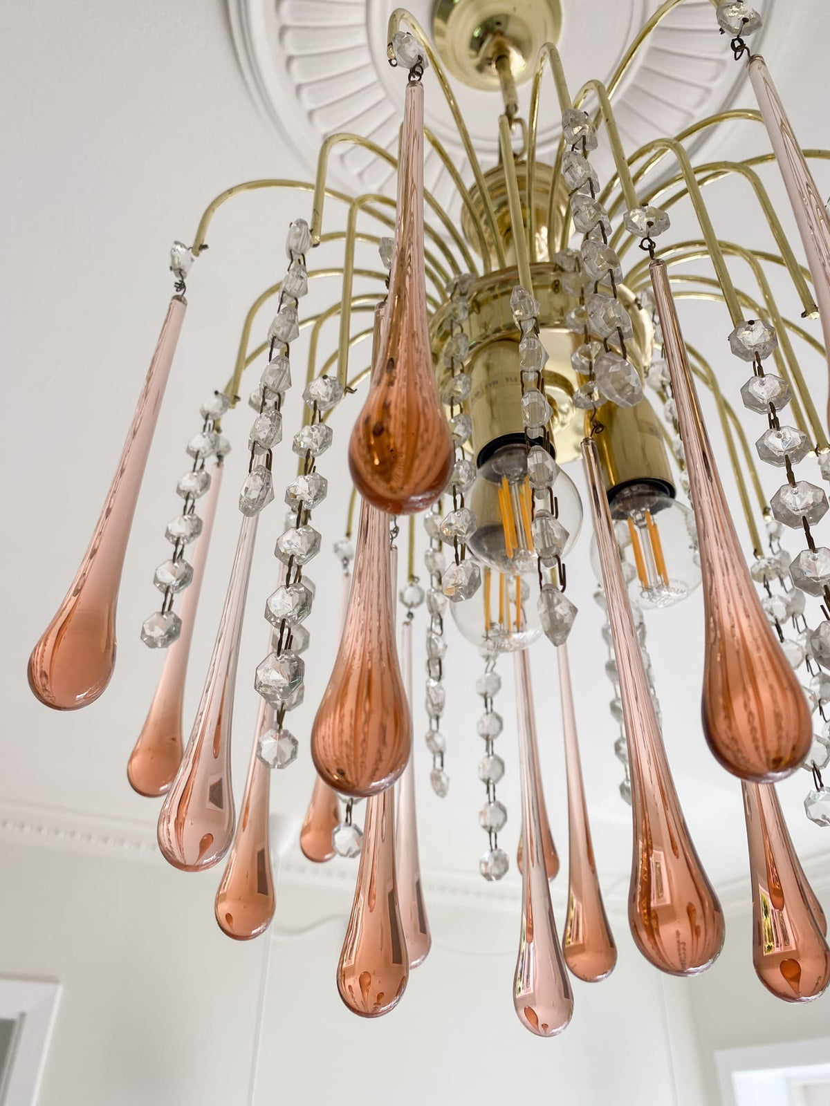 Vintage – Murano Teardrops Chandelier – 70s – Pink prisms - Zelno Lighting